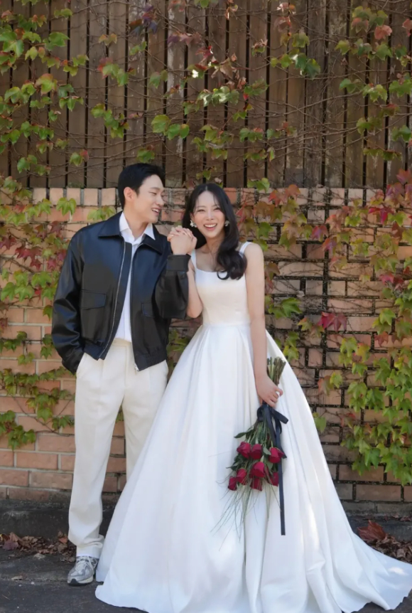 유현철 김슬기가 웨딩 화보를 공개했다. [사진=유현철 인스타그램]