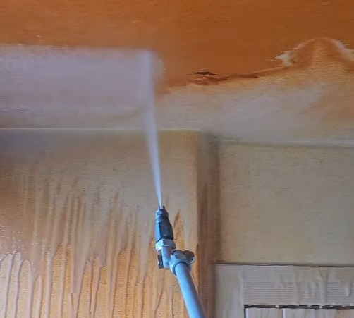 실내흡연으로 찌든 니코틴 때를 벗겨내는 청소 영상이 화제가 됐다. [사진=인스타그램 캡쳐]