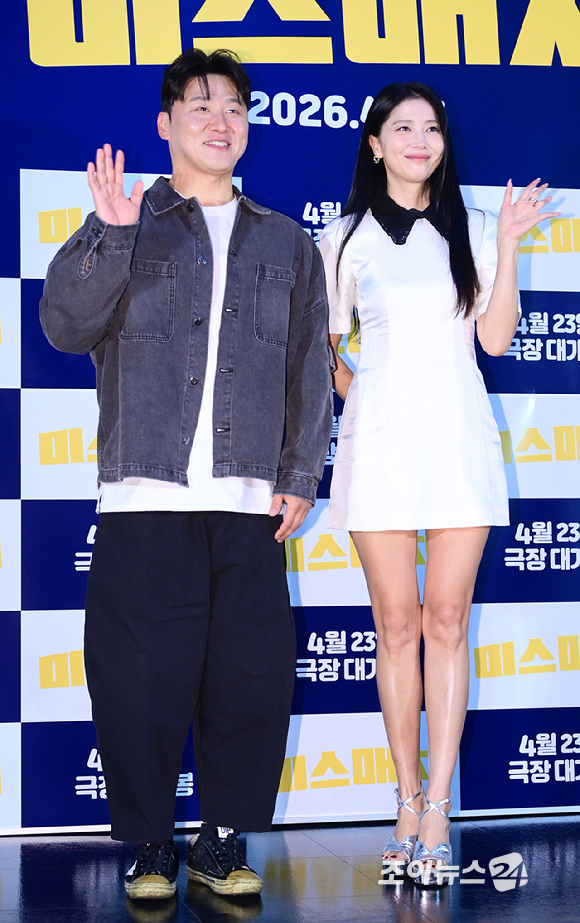 배우 오대환과 오윤아가 9일 오후 서울 롯데시네마 건대입구점에서 열린 영화 '미스매치'(감독 손태웅) 언론시사회에 참석하고 있다. [사진=정소희 기자]