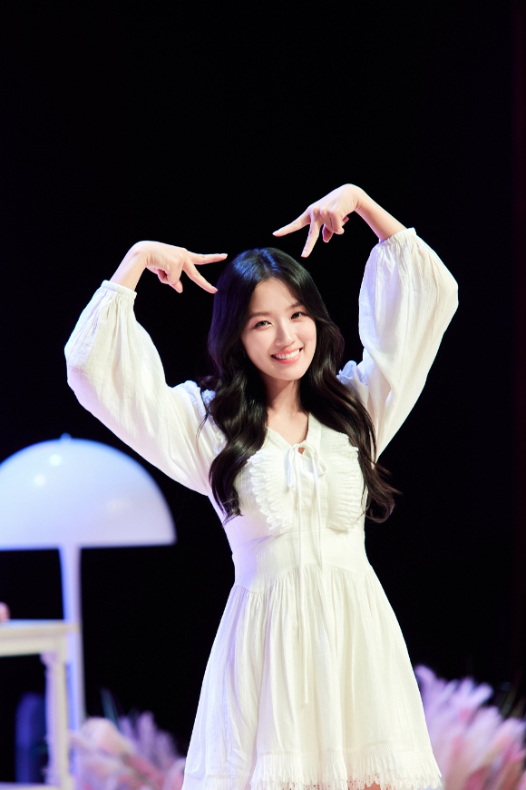 배우 김혜윤이 서울 팬미팅 '혜피니스(Hye-ppiness)'에서 팬들을 만나고 있다. [사진=원더월]