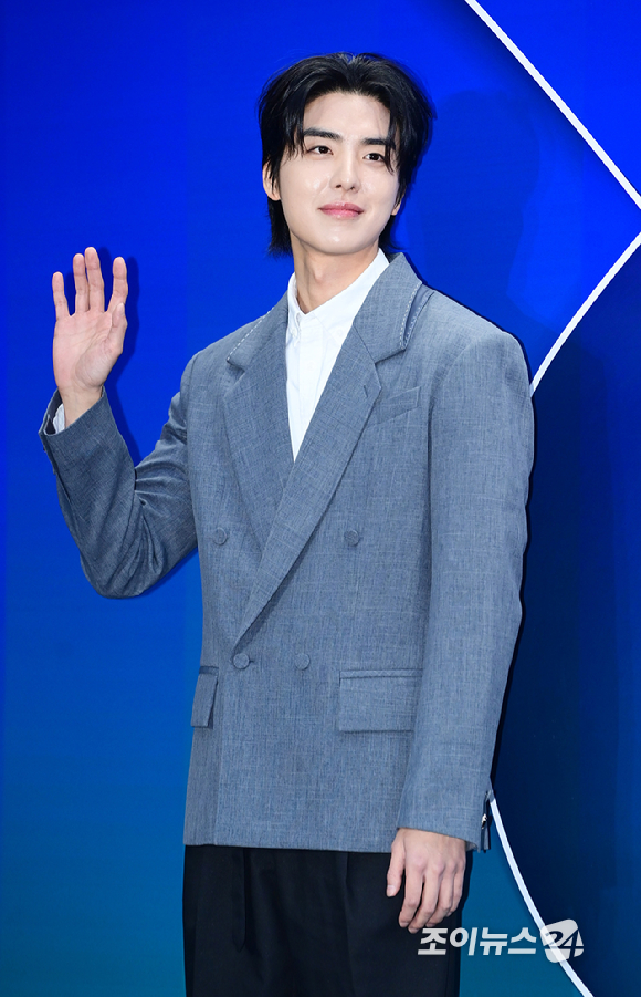 배우 서재우가 3일 오후 서울 동대문디자인플라자(DDP)에서 진행된 '2026 F/W 서울패션위크(SFW)' 오프닝 쇼 뮌 컬렉션 포토월 행사에 참석하고 있다. [사진=정소희 기자]