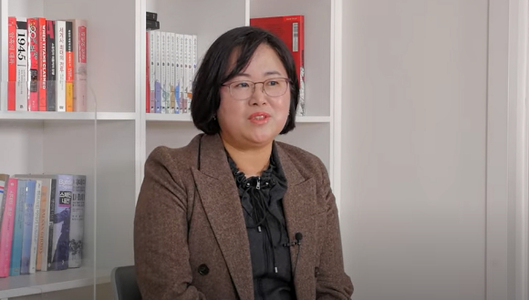 자신이 맡은 학교폭력 피해 사건 항소심에 여러 차례 불출석해 패소한 권경애(58&middot;사법연수원 33기) 변호사가 변협에 소송 당시 불안감 등 건강 문제가 있었다고 소명한 것으로 전해졌다. [사진=유튜브 '금태섭TV' 캡쳐]