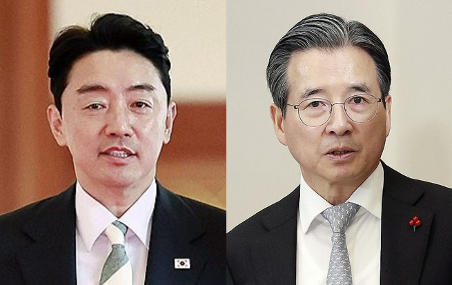 6&middot;3 지방선거 강원도지사 선거 출마를 위해 사직하는 우상호 정무수석이 18일 청와대에서 기자들에게 인사하고 있다. 우 정무수석 후임은 홍익표 전 의원이다. 2026.1.18 [사진=연합뉴스]