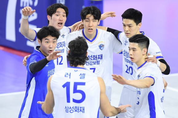 삼성화재가 26일 열린 KB손해보험과 원정 경기에서 승리를 거두며 최근 6연패에서 벗어났다. [사진=한국배구연맹(KOVO)]