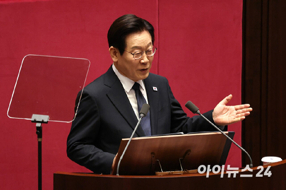 이재명 대통령이 4일 서울 여의도 국회 본회의에서 내년도 정부 예산안에 대한 시정연설을 하고 있다. [사진=곽영래 기자]