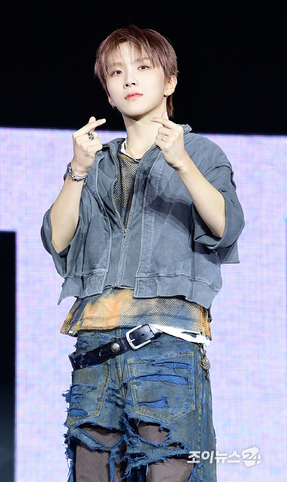 그룹 보이넥스트도어 운학이가 20일 오후 서울 강서구 KBS아레나에서 열린 보이넥스트도어(BOYNEXTDOOR) 새 앨범 '디 액션'(The Action) 쇼케이스에 참석하고 있다. [사진=정소희 기자]