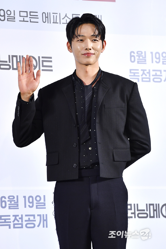 배우 이정식이 12일 오후 서울 마포구 상암동 스탠포드호텔에서 진행된 티빙 오리지널 '러닝메이트' 제작발표회에 참석해 포즈를 취하고 있다. [사진=문수지 기자]