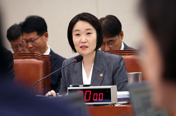 이소영 중소벤처기업부 장관이 7일 국회에서 열린 산업통상자원중소벤처기업위원회 국정감사에 출석해 의원 질의에 답하고 있다. 2026.10.7 [사진=연합뉴스]