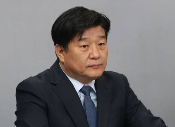 딸의 명의를 도용해 11억원을 불법 대출 받은 혐의를 받는 양문석 더불어민주당 의원이 1심에서 징역형의 집행유예를 선고받았다. 사진은 양 의원. [사진=연합뉴스]