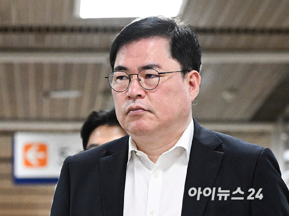 유동규 전 성남도시개발공사 본부장이 15일 서울 서초구 서울고등법원에서 열린 대장동 개발 의혹 관련 공판에 출석하고 있다. [사진=사진공동취재단]