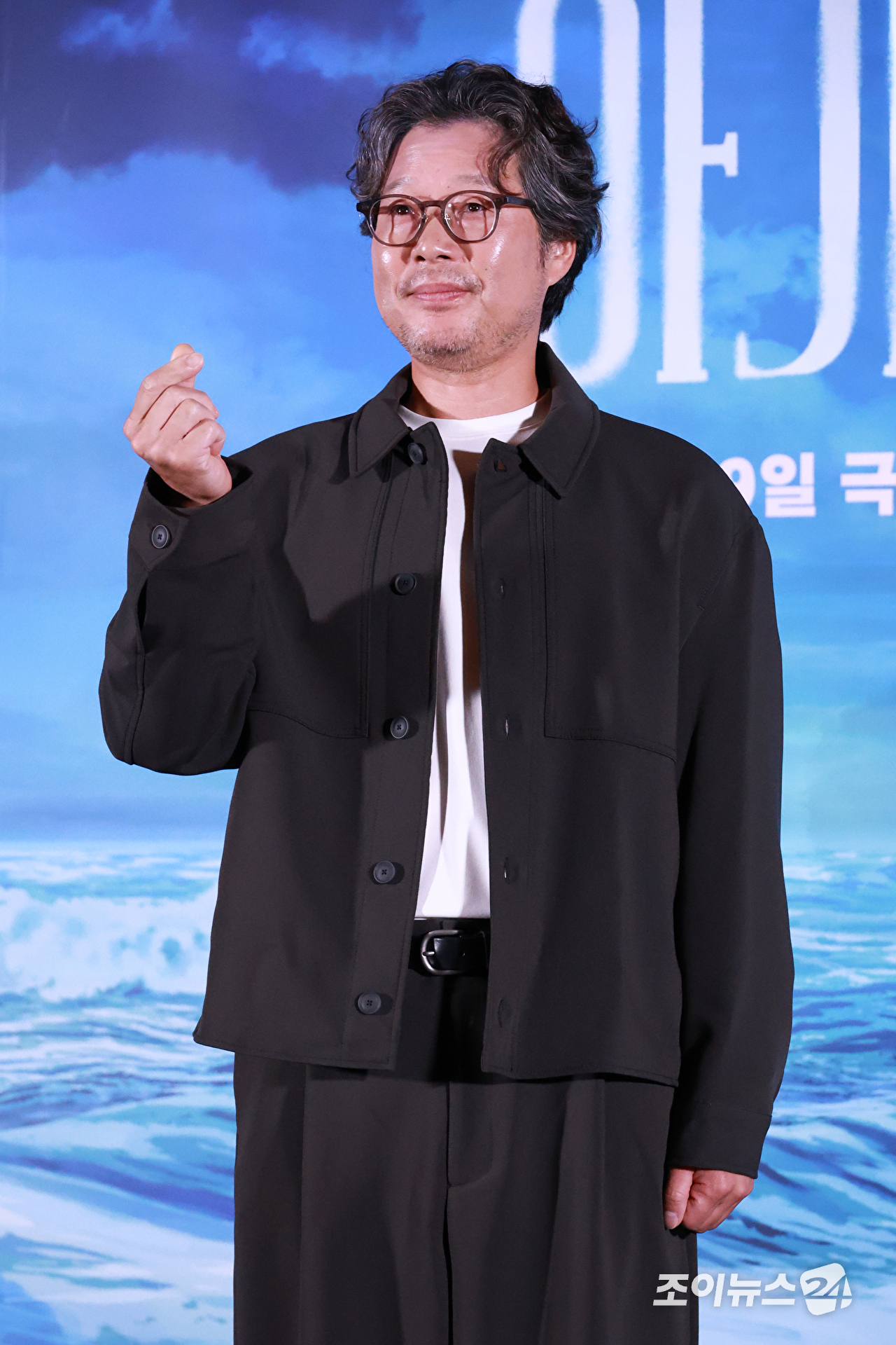 배우 유재명이 26일 오후 서울 용산구 CGV 용산아이파크몰점에서 진행된 애니메이션 '아가미'(감독 안재훈) 언론시사회에 참석해 포즈를 취하고 있다. [사진=문수지 기자]