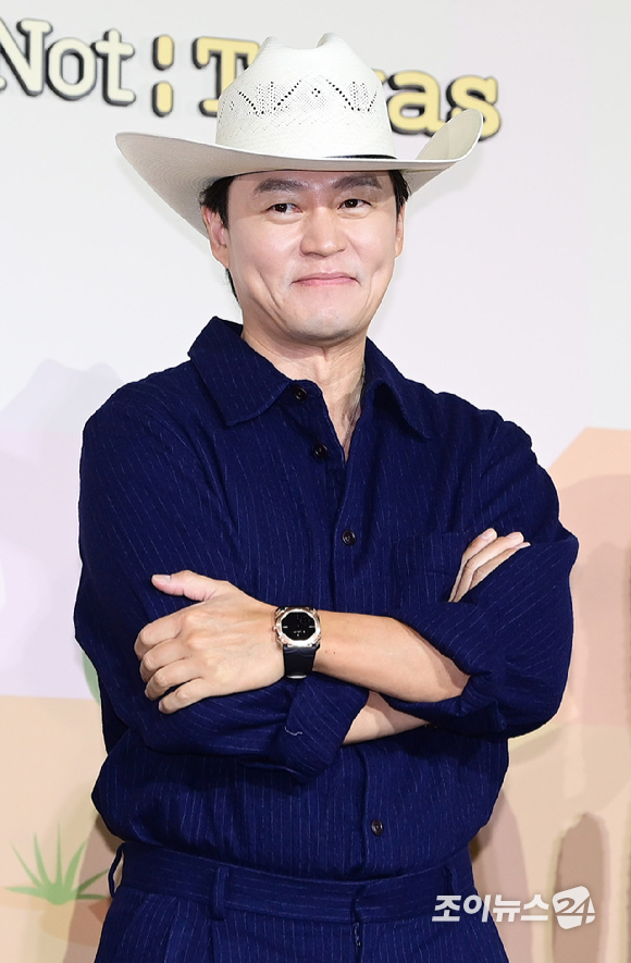 배우 이서진이 24일 오전 서울 CGV 아이파크몰에서 열린 넷플릭스 예능 '이서진의 달라달라' 제작발표회에 참석하고 있다. [사진=정소희 기자]