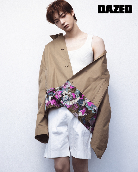 최립우와 강우진이 화보 촬영에서 포즈를 취하고 있다. [사진=데이즈드]