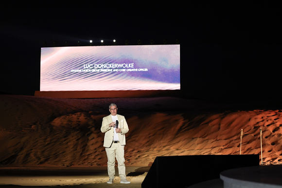 제네시스 '엑스 스콜피오 콘셉트'가 아랍에미리트 룹알할리 사막에서 주행 시연을 하고 있다. [사진=현대자동차]