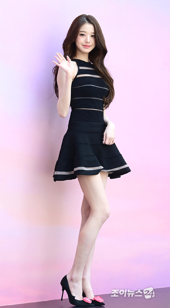 아이브 장원영이 23일 오전 서울 성동구 쎈느 성수에서 열린 다이슨 슈퍼소닉 트래블 라운지 팝업 스토어 행사에 참석하고 있다. [사진=정소희 기자]