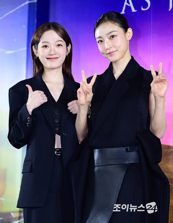 배우 이유미와 전소니가 5일 오전 서울 용산구 CGV용산아이파크몰에서 열린 넷플릭스 시리즈 '당신이 죽였다' 제작발표회에 참석하고 있다. [사진=정소희 기자]