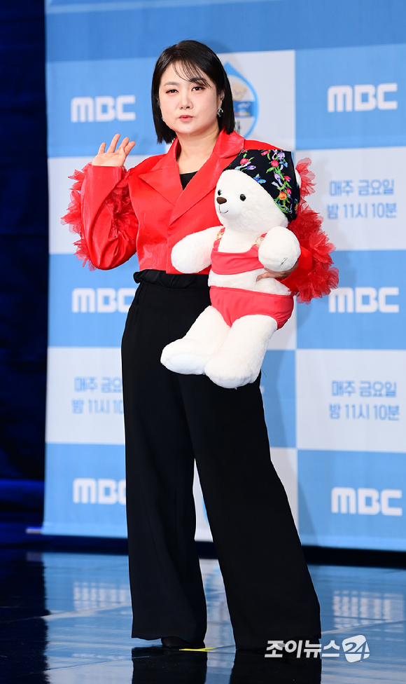 방송인 박나래가 4일 오후 서울 마포구 MBC 골든마우스홀에서 열린 MBC '나 혼자 산다' 10주년 기념 기자간담회에서 포즈를 취하고 있다. [사진=정소희 기자]