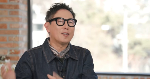 '유 퀴즈 온 더 블럭'에 가수 윤종신이 출연했다. [사진=유 퀴즈 온 더 블럭 인스타그램 ]