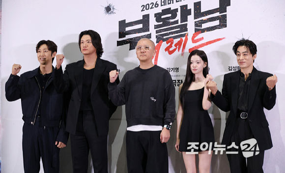 배우 강기영, 신승호, 김시아, 구교환이 16일 오후 서울 송파구 롯데시네마 월드타워점에서 진행된 영화 '부활남: 더 레드'(감독 백종열) 언론시사회에 참석해 포즈를 취하고 있다. [사진=문수지 기자]