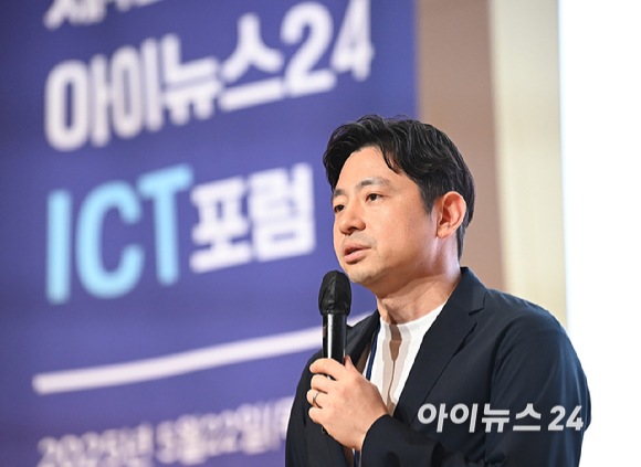 제4회 아이뉴스24 ICT 포럼 '장르 플랫폼 파괴적 혁신: 게임 개척자에게 노하우를 듣다' 라는 주제로 22일 오후 서울 중구 페럼타워 페럼홀에서 열렸다.김상호 NHN 게임사업본부장이 강연을 하고 있다. [사진=곽영래 기자]
