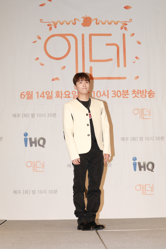 IHQ 새 연애 리얼리티 '에덴' 제작발표회가 서울 마포구 서울가든호텔에서 열려 이홍기가 포즈를 취하고 있다. [사진=IHQ]