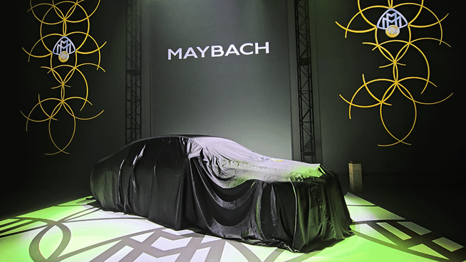 메르세데스-벤츠 코리아가 25일 서울 종로구 북촌 '푸투라서울'에서'메르세데스-마이바흐 S-클래스 V12 에디션'을 공개하고 있다. [영상=김종성 기자]