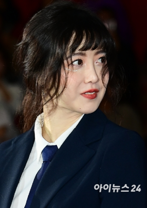 감독 겸 배우 구혜선이 2일 오후 부산 해운대구 영화의전당에서 열린 제29회 부산국제영화제 개막식 레드카펫 행사에 참석하고 있다. [사진=정소희 기자]