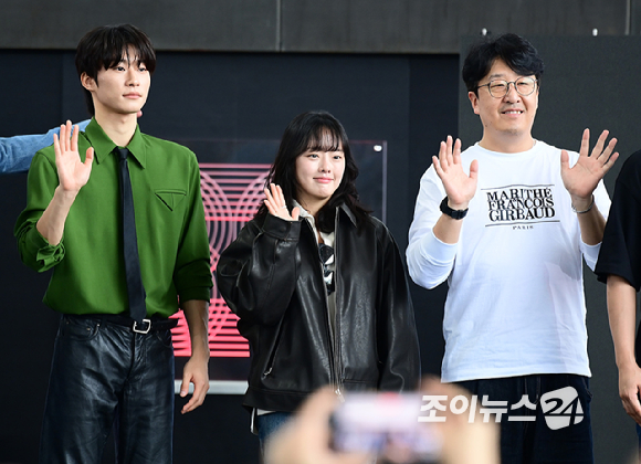 배우 겸 감독 정우-배우 정수정-신승호가 20일 오후 부산광역시 해운대구 우동 영화의 전당에서 열린 제30회 부산국제영화제(BIFF) '짱구' 오픈토크 행사에 참석하고 있다. [사진=정소희 기자]