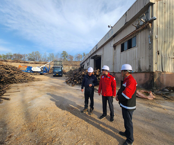 산림청은 4월 13일부터 14일까지 경북지역 산불피해목 제거사업 추진 상황을 긴급점검한다고 밝혔다 [사진=산림청]