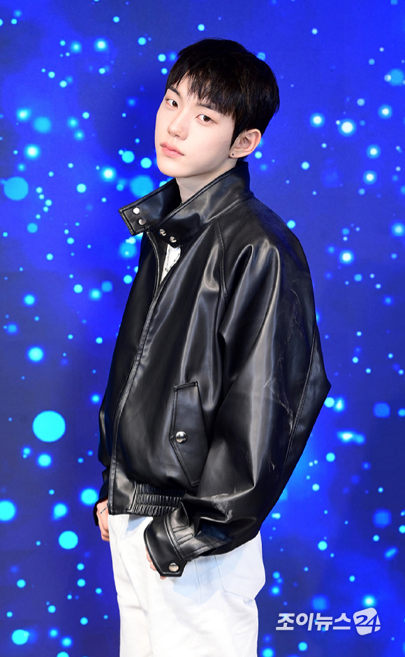 그룹 클로즈 유어 아이즈(CLOSE YOUR EYES)가 서울 성동구 성수동에 위치한 케이팝 체험 아카데미 케이팝아케이드에서 진행된 조이뉴스24와의 인터뷰에 앞서 포즈를 취하고 있다. [사진=정소희 기자]