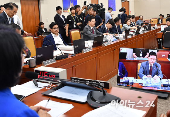 배경훈 과학기술정보통신부 장관 후보자가 14일 서울 여의도 국회에서 열린 과학기술정보방송통신위원회 인사청문회에서 질의에 답변하고 있다. [사진=곽영래 기자]