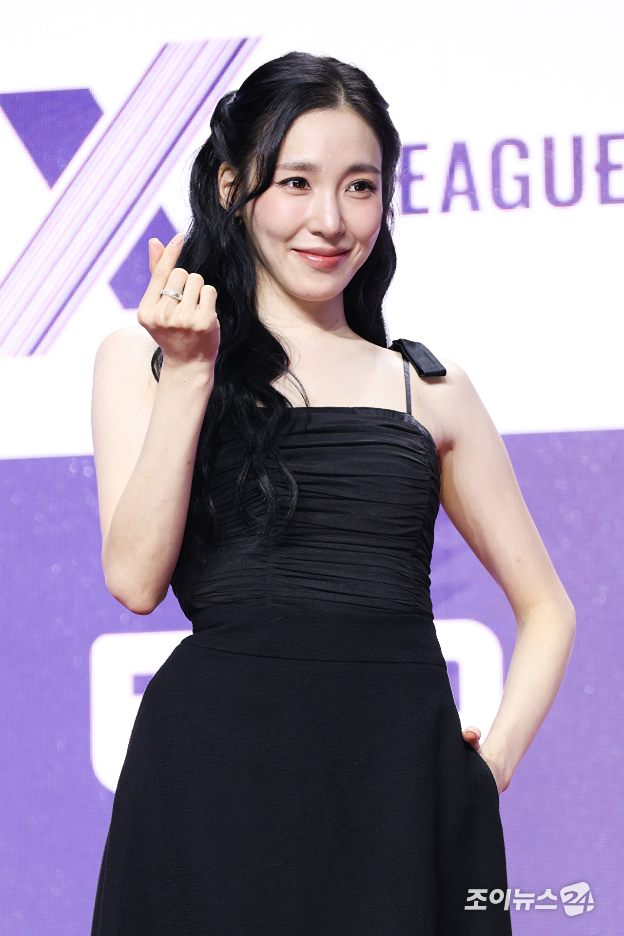 그룹 소녀시대 티파니영이 30일 오전 서울 마포구 상암동 큐브컨벤션센터에서 진행된 ENA 신규 예능프로그램 '엑스 더 리그(X THE LEAGUE)' 제작발표회에 참석해 포즈를 취하고 있다. [사진=문수지 기자]