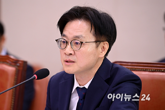 김정관 산업통상자원부 장관 후보자가 17일 오전 서울 여의도 국회 산업통상자원중소벤처기업 위원회 전체회의에서 열린 인사청문회에서 질의에 답변하고 있다. [사진=곽영래 기자]