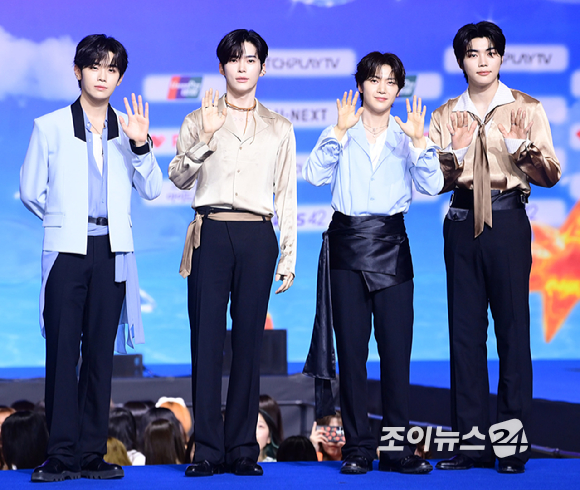 그룹 제로베이스원(ZEROBASEONE)이 9일 오후 경기도 일산 킨텍스에서 열린 2026 SBS 가요대전 Summer 블루카펫 행사에 참석하고 있다. [사진=정소희 기자]