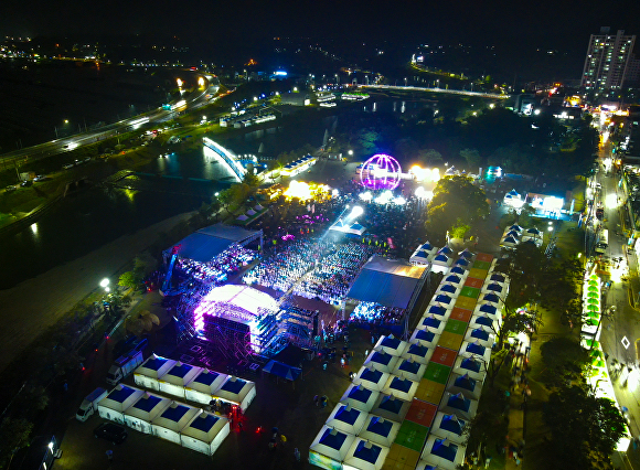 2024 성주참외&생명문화축제 전야제가 열리고 있다.  [사진=성주군]