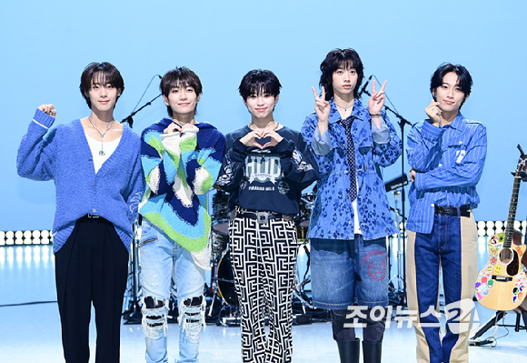 밴드 하이파이유니콘이 13일 오후 서울 마포구 상암동 MBC 공개홀에서 열린 Hi-Fi Un!corn(하이파이유니콘) Single Album 'Teenage Blue' 발매 쇼케이스에 참석하고 있다. [사진=정소희 기자]