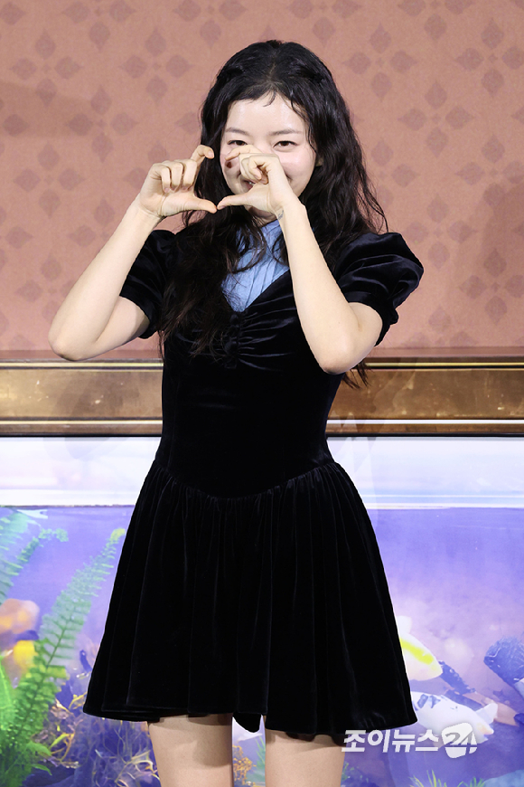 배우 고아성이 12일 오전 서울 강남구 삼성동 메가박스 코엑스점에서 열린 넷플릭스 영화 '파반느'(감독 이종필) 제작보고회에 참석해 포즈를 취하고 있다. [사진=문수지 기자]