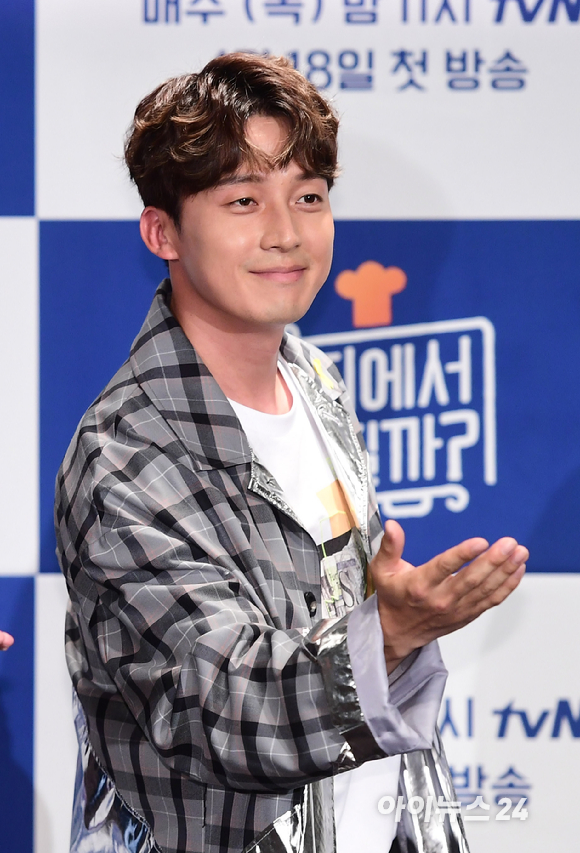 개그맨 허경환이 지난 2019년 4월16일 tvN 예능프로그램 '현지에서 먹힐까? 미국편' 제작발표회에 참석해 포즈를 취하고 있다. [사진=정소희 기자 ]