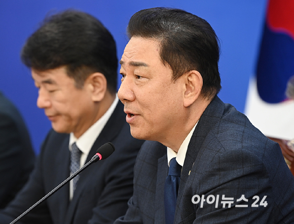 김병기 더불어민주당 원내대표가 18일 서울 여의도 국회에서 열린 원내대책회의에서 발언하고 있다. [사진=곽영래 기자]
