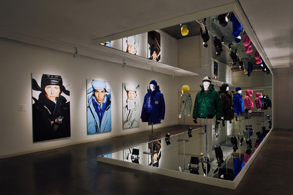 4일 서울 종로구 아름지기에서 캐나다구스의 '더 파이오니어링 저니' 쇼케이스 행사장에 전시된 스노우구스 컬렉션 신제품. [사진=롯데GFR]