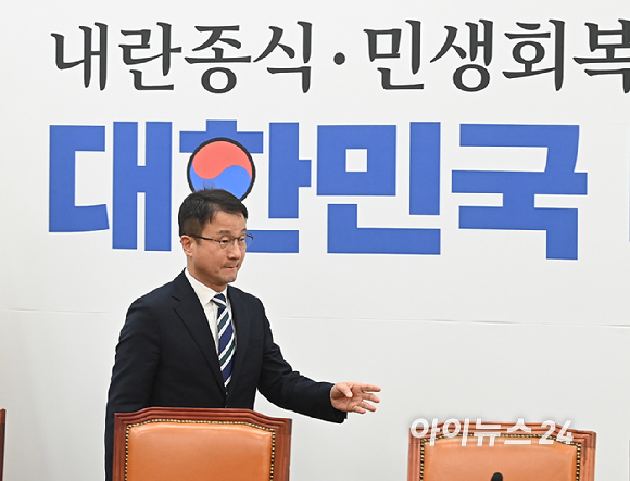 한병도 더불어민주당 원내대표가 5일 서울 여의도 국회에서 열린 정책조정회의에 참석하고 있다. [사진=곽영래 기자]