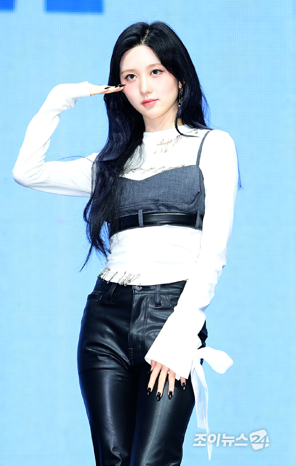 아이브 가을이 23일 오후 서울 광진구 광장동 예스24라이브홀에서 열린 아이브(IVE) 정규 2집 '리바이브 플러스'(REVIVE+) 발매 기념 쇼케이스에 참석하고 있다. [사진=정소희 기자]