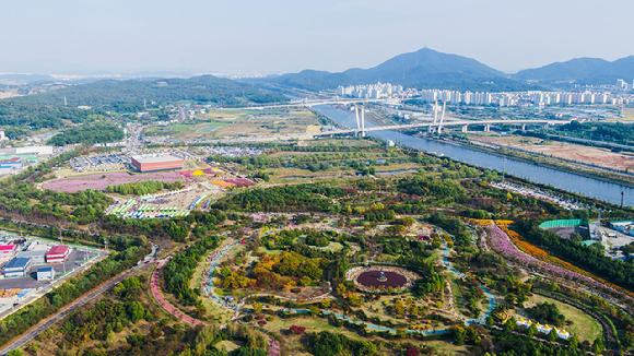 산림청으로부터 2023년 모범 도시숲으로 선정된 인천 드림파크 야생화단지 전경. [사진=산림청]