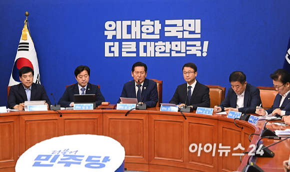 정청래 더불어민주당 대표가 17일 국회에서 열린 최고위원회의에서 발언하고 있다. [사진=곽영래 기자]