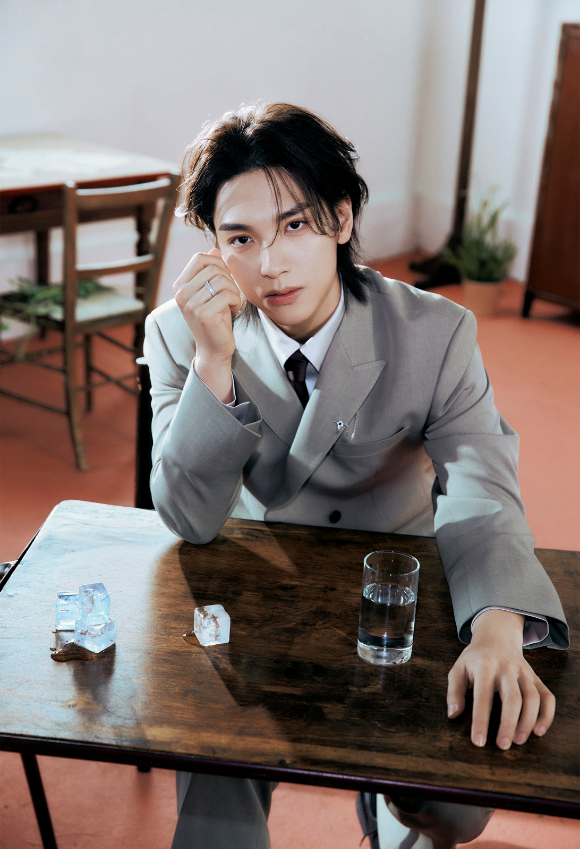 엔플라잉(이승협, 차훈, 김재현, 유회승, 서동성) 정규 2집 'Everlasting'(에버래스팅) Ever 버전 단체 재킷 포스터 [사진=FNC엔터테인먼트]