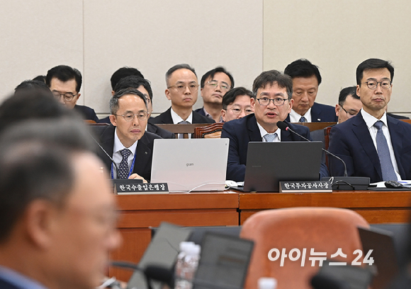 박일영 한국투자공사 사장이 20일 서울 여의도 국회에서 열린 재정경제기획위원회 국정감사(한국수출입은행 등) 국정감사에서 질의에 답변하고 있다. [사진=곽영래 기자]