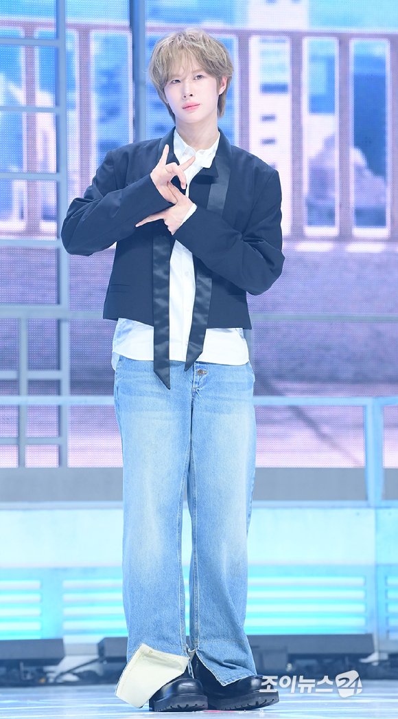 그룹 투어스 경민이 27일 오후 서울 광진구 광장동 예스24라이브홀에서 열린 투어스(TWS) 미니 5집 'NO TRAGEDY' 발매 기념 쇼케이스에서 참석하고 있다. [사진=정소희 기자]