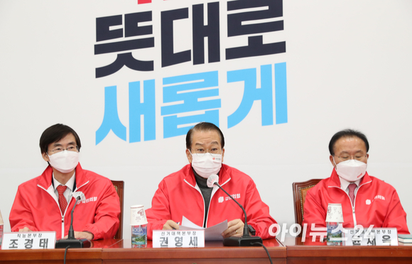 권영세 국민의힘 선거대책본부장이 10일 오전 서울 여의도 국회에서 열린 제1차 중앙선거대책본부 회의에서 모두발언을 하고 있다. [사진=김성진 기자]