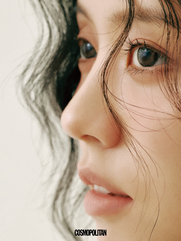 배우 김소현 화보 [사진=코스모폴리탄 ]