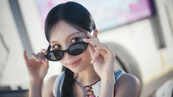 트와이스 신곡 뮤직비디오 티저 섬네일 [사진=JYP엔터테인먼트]